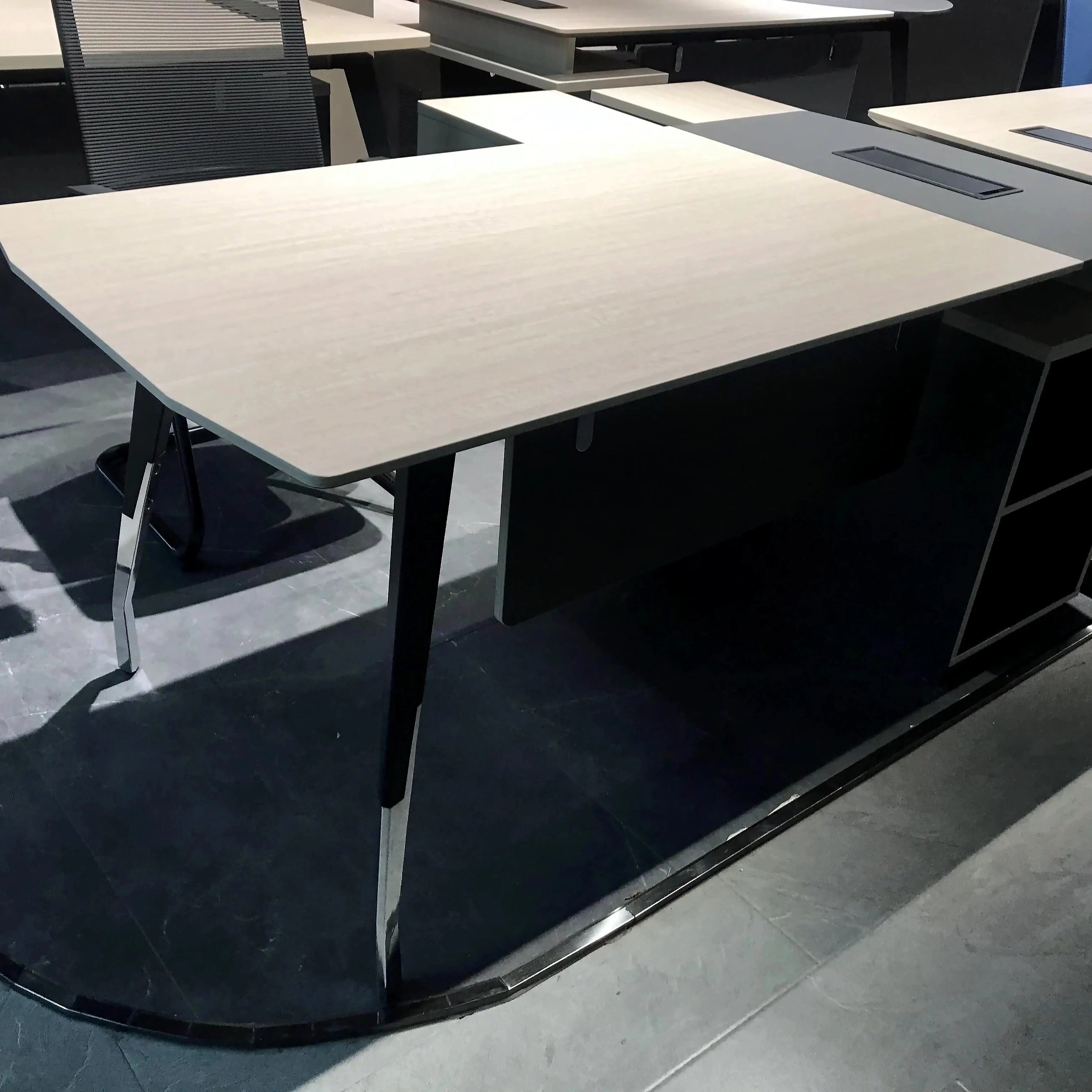 Amara · Modern L-Shaped Executive Desk