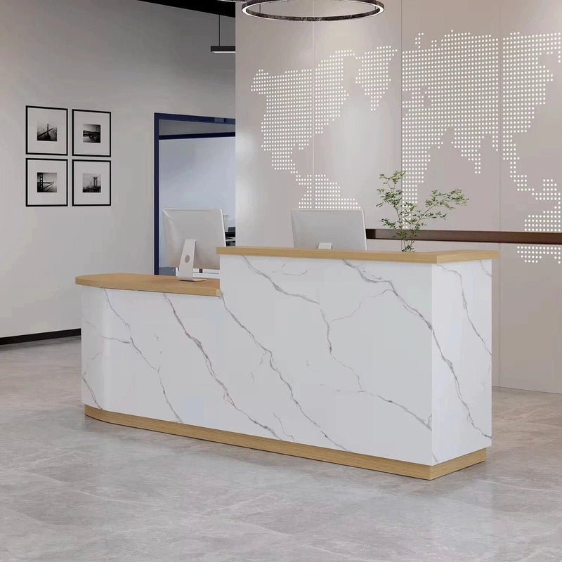 Beatriz · Front Reception Desk