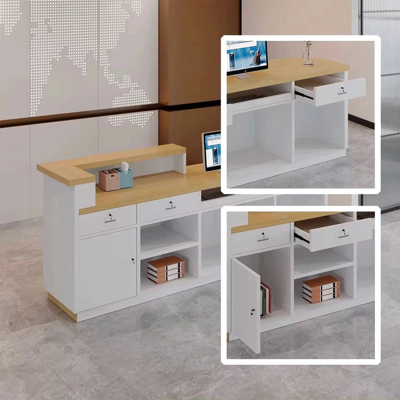 Beatriz · Front Reception Desk