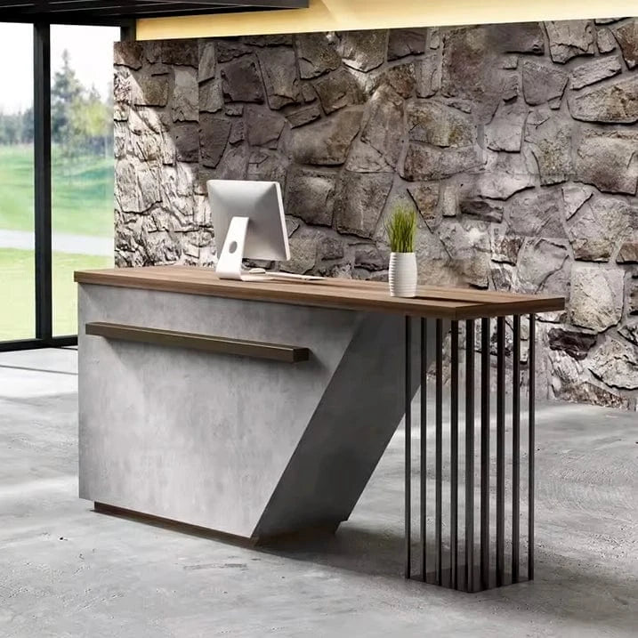 Quinn · Restaurant Hospitality Desk