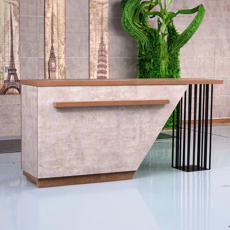 Quinn · Restaurant Hospitality Desk