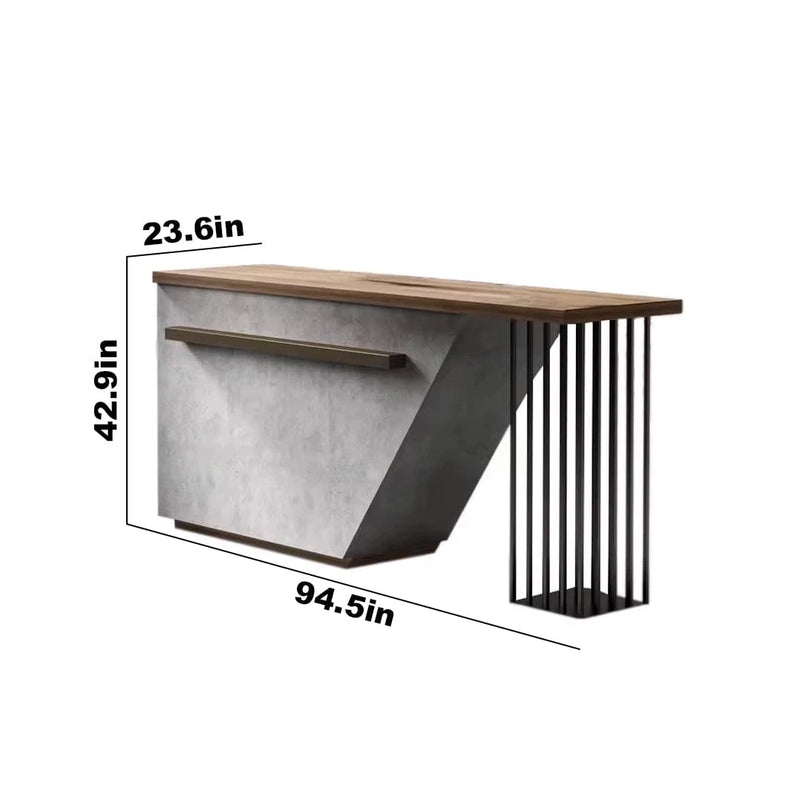 Quinn · Restaurant Hospitality Desk