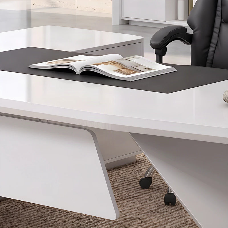Turing white gloss desktop with leather pad, close view