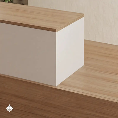 Maximilian · Front Lobby Desk