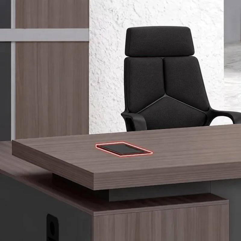 Highlighted charging spot on the Bristol desktop with phone in place