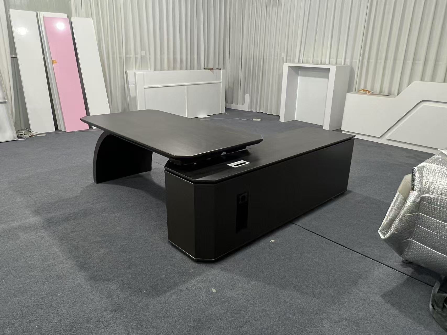 Kai · Modern L-Shaped Executive Desk